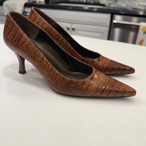 Stuart Weitzman Pumps Heels Sz 7.5 Leather Croc Embossed Brown EUC - Picture 8 of 9